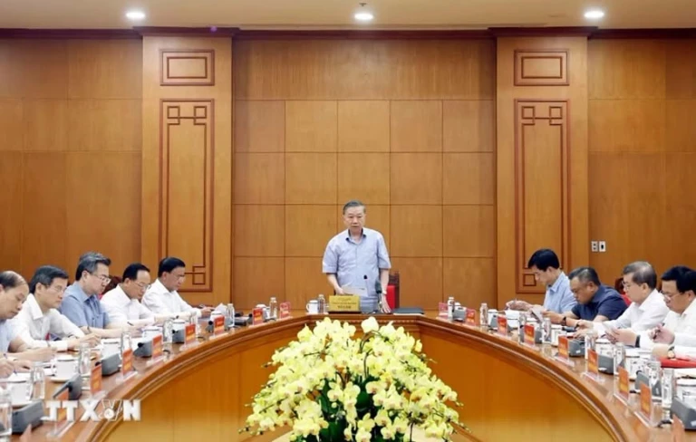 Vận dụng đúng phương pháp cách mạng trong đấu tranh phòng, chống “tự diễn biến”, “tự chuyển hóa” trong giai đoạn hiện nay